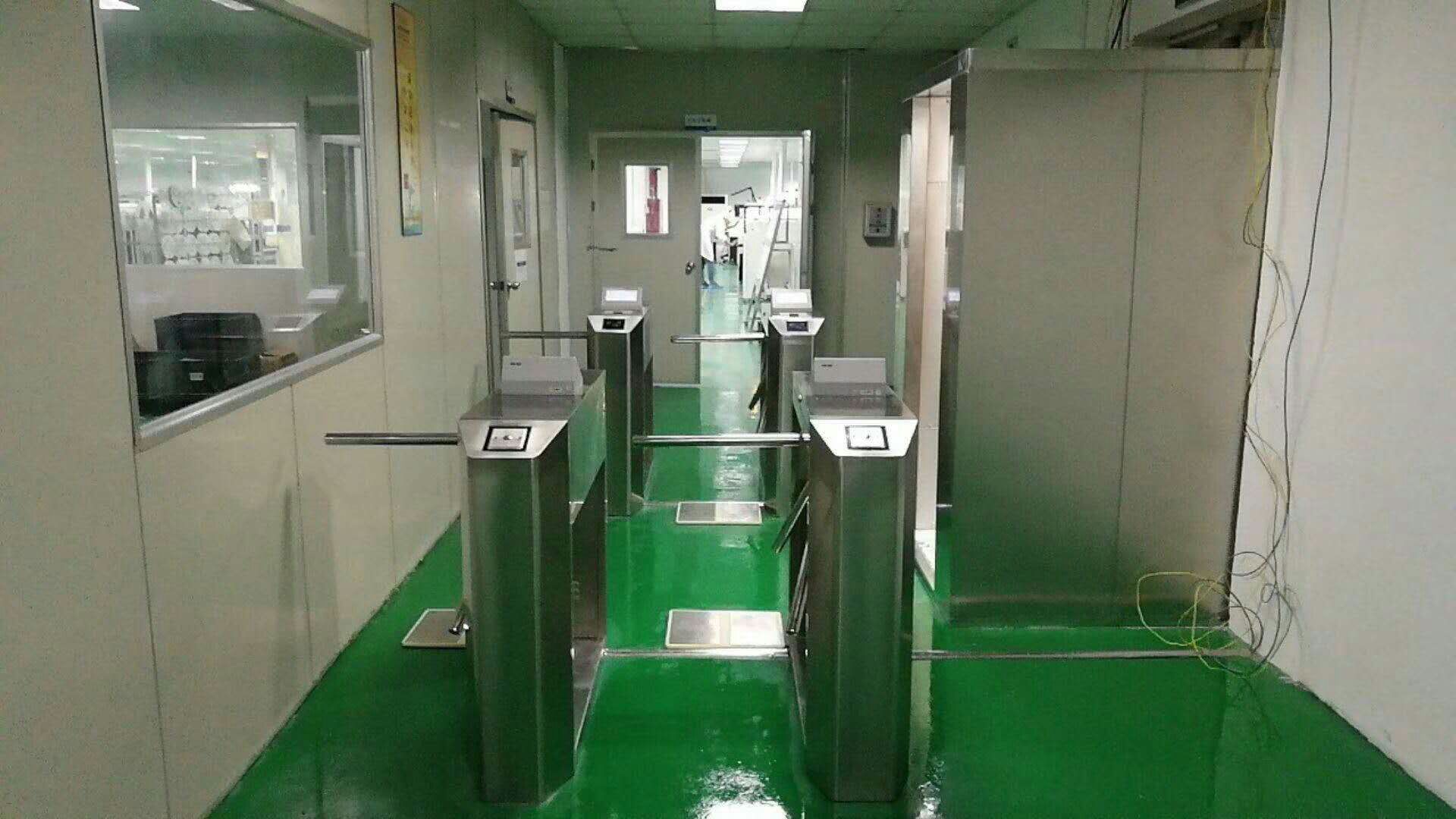 防靜電三輥閘安裝完成
