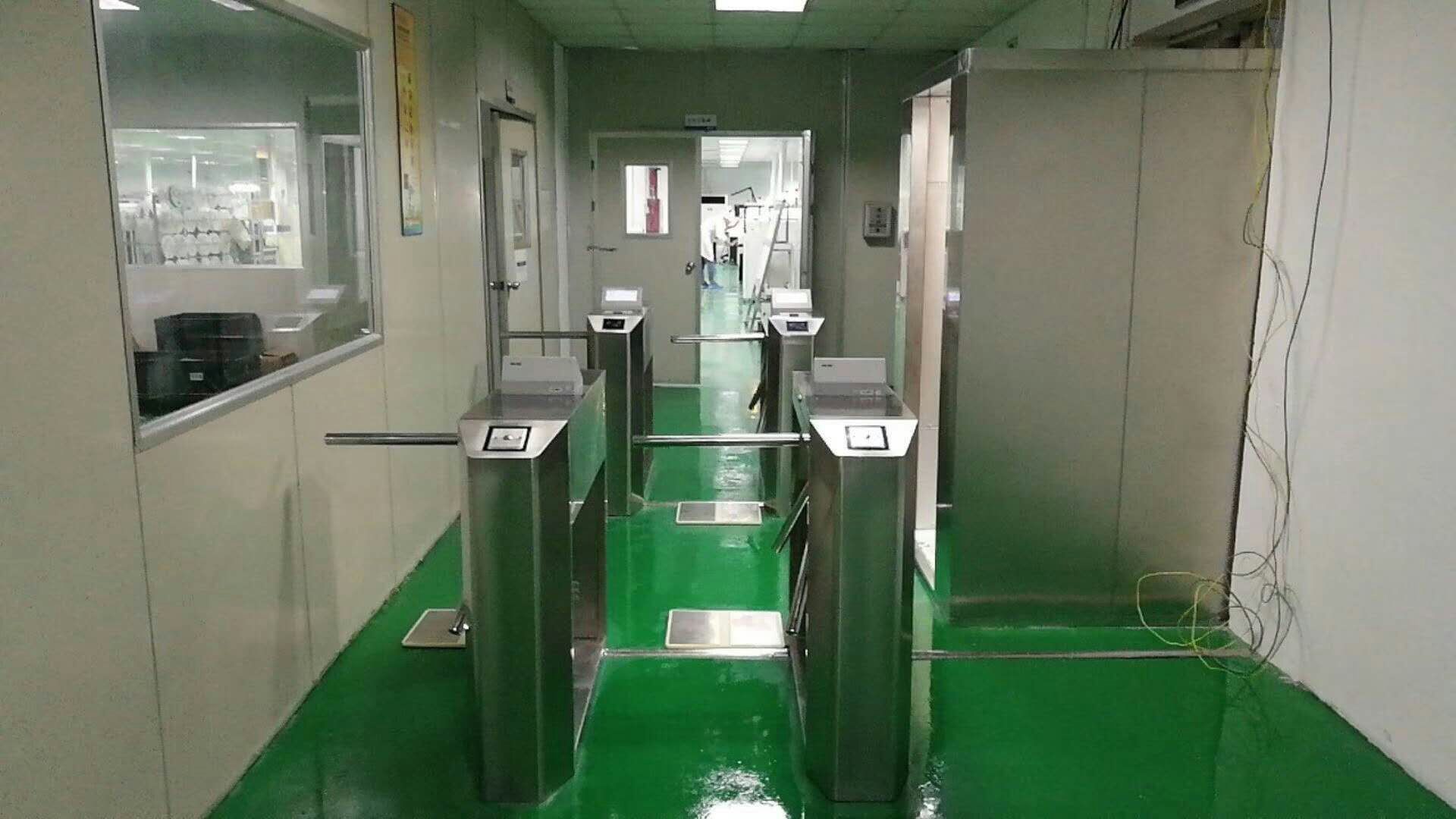 防靜電三輥閘安裝完成