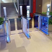 酒店定制人臉識(shí)別擺閘案例